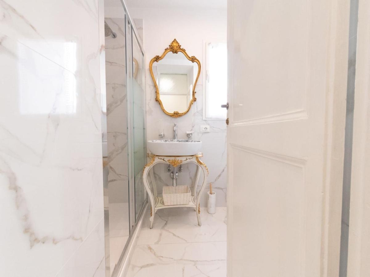 The Best Rent - Three-bedroom Close To Colosseo Lägenhet Rom