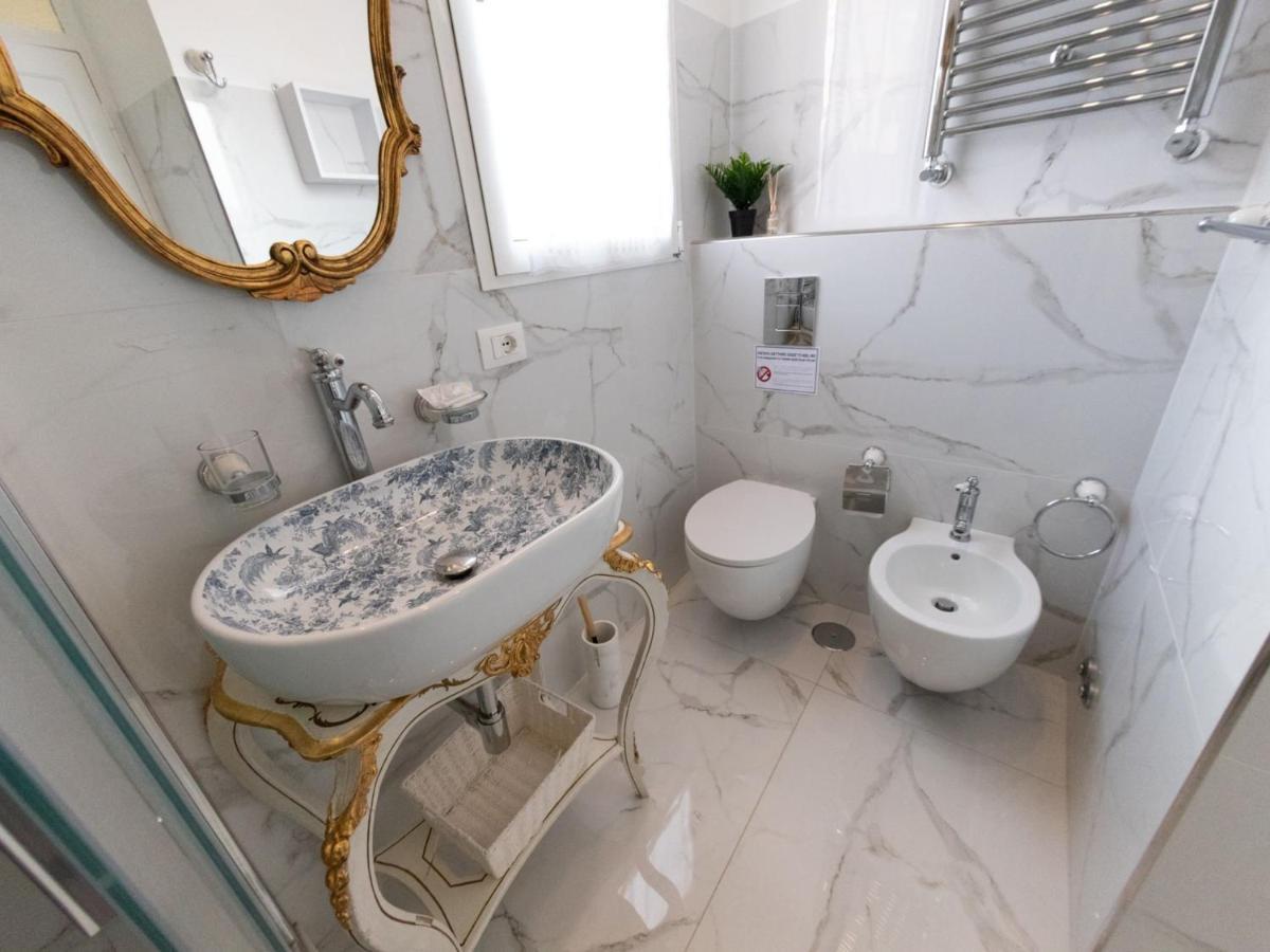 The Best Rent - Three-bedroom Close To Colosseo Lägenhet