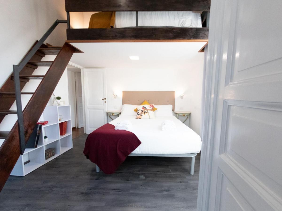 The Best Rent - Three-bedroom Close To Colosseo Apartment Rom